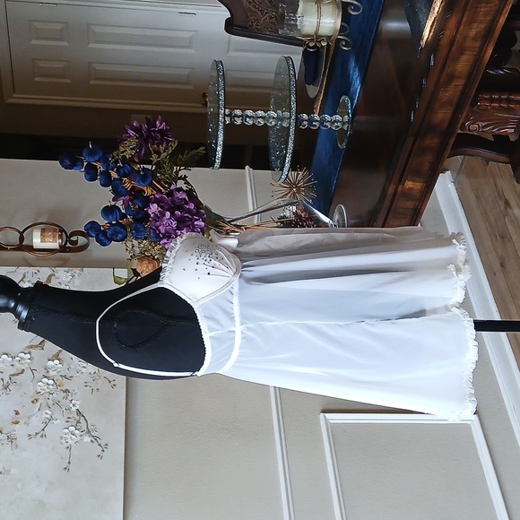 Victoria's Secret White Embellished Babydoll Nightie. Size 36C - Picture 4 of 17